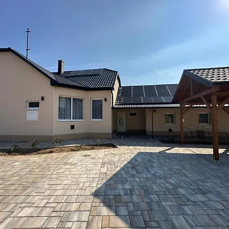 Apartment Noemi Ujfeherto